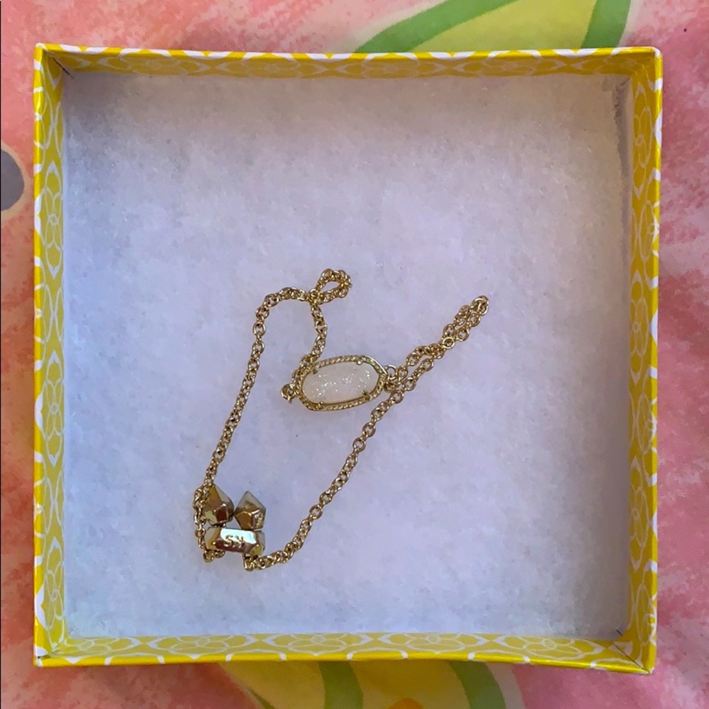 Kendra Scott necklace